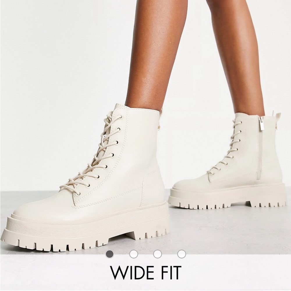 WIDE Women's Cream Lace-Up Ankle Boots - EU40/US8.5